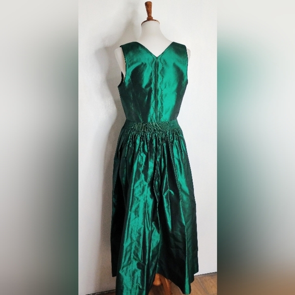 EMERALD TAFFETA BAVARIAN DRESS NWT - Picture 2 of 13